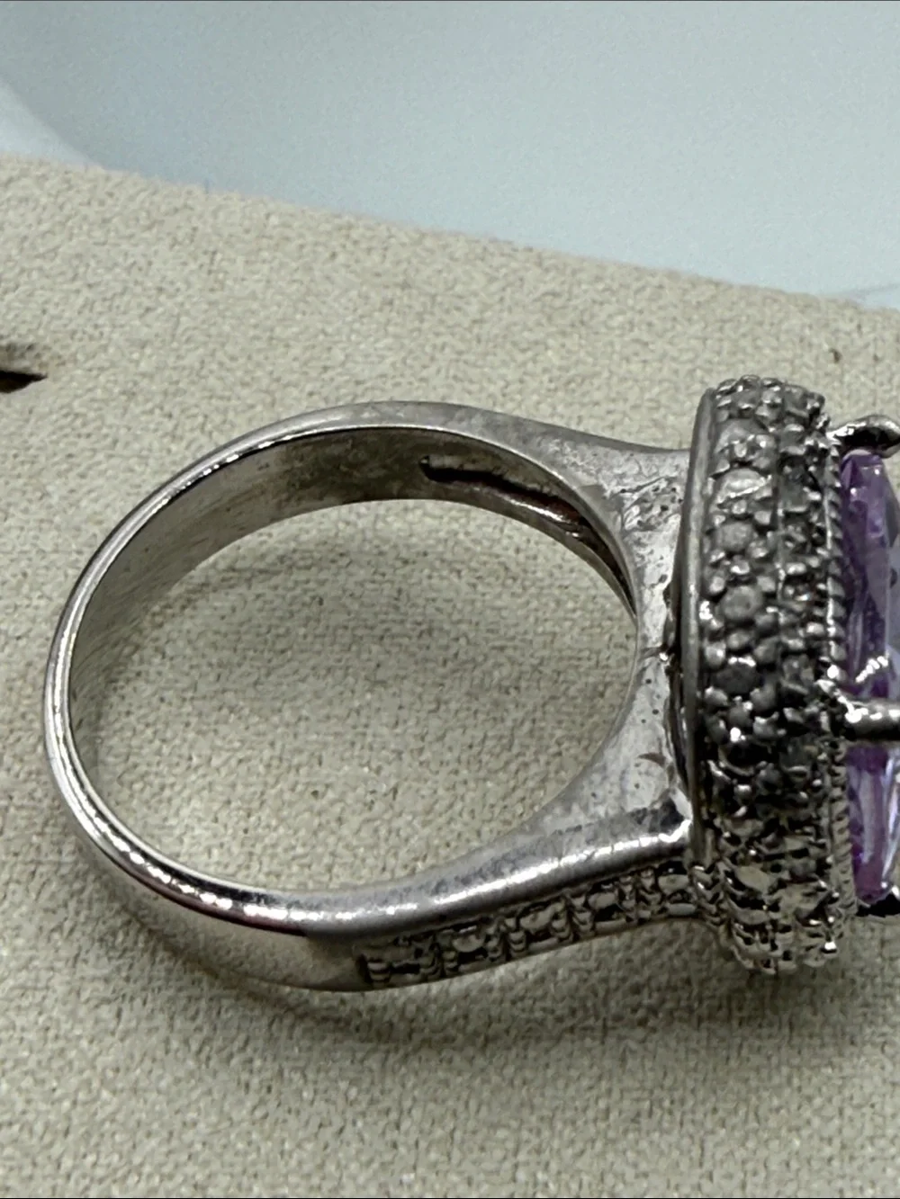 Vintage stunning rhodium plated Silvertone Ring Cushion Cut faceted lilac glass